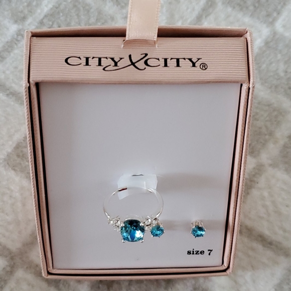 City by City Sz 7 Crystal 💍 Ring Set - Picture 5 of 8
